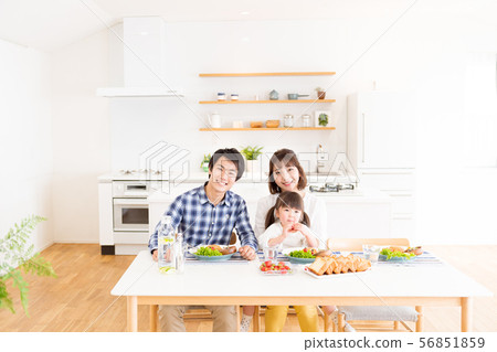 家庭,生活用餐,好朋友 家庭,生活用餐,好朋友 56851859