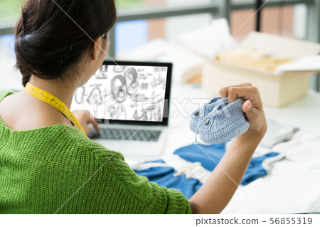 Young Asian woman entrepreneur 56855319