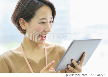 女商人(平板電腦 女商人(平板電腦 56858723