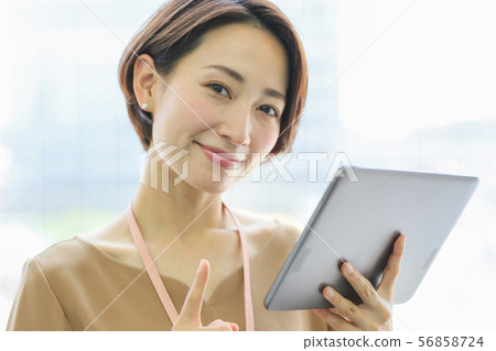 女商人(平板電腦 女商人(平板電腦 56858724