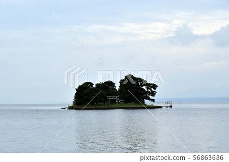松江,真嗣湖,多雲 松江,真嗣湖,多雲 56863686