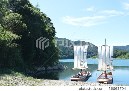 在四萬十川的一艘帆船 在四萬十川的一艘帆船 56863704