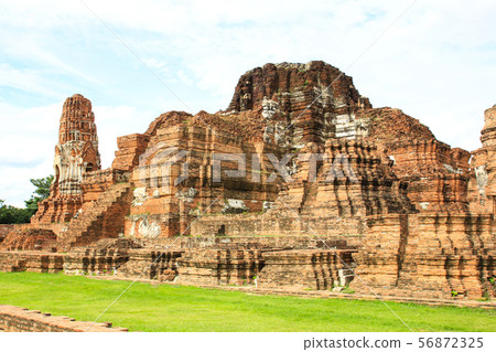 Wat Mahathat in Ayutthaya Historical Wat Mahathat in Ayutthaya Historical 56872325
