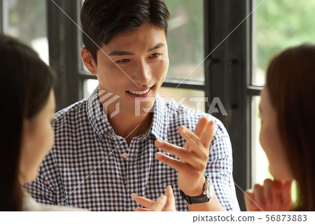 男性和女性的業務團隊 56873883