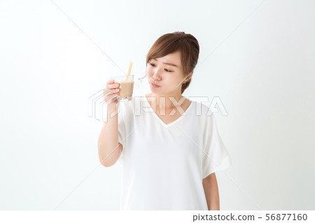 飲料和女性 飲料和女性 56877160