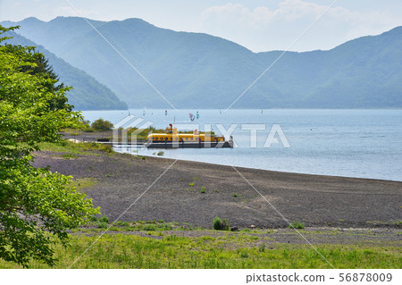 山梨縣本栖湖和潛水艇 山梨縣本栖湖和潛水艇 56878009