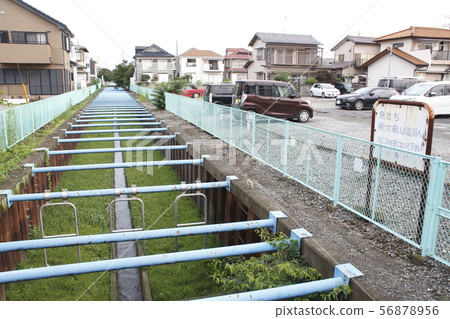 Shiba River (near the Hijidani housing complex) flowing around the Yodo River Shiba River (near the Hijidani housing complex) flowing around the Yodo River 56878956