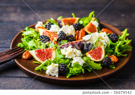 Salad with figs, feta cheese and blackberries 56879542