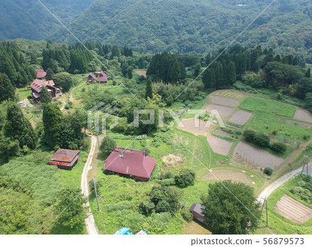 從天空看到的山的深處的鄉村（京都府） 56879573