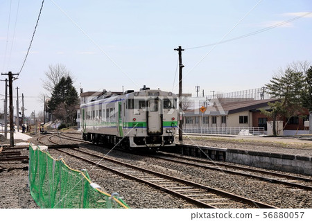 At Ishikari Tsukigata Station, Kiha 40 type train (402) 56880057