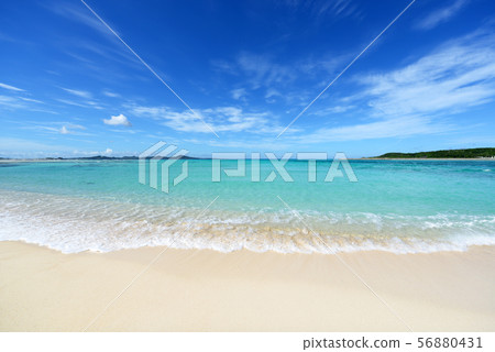Beautiful sea and refreshing sky of Okinawa 56880431