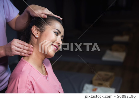 Thai massaging head and neck in spa 56882190