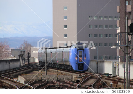Kiha 283 Obihiro Station approach 56883509