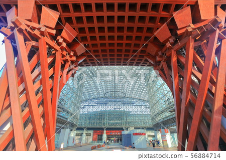 [Ishikawa]天氣好的金澤站東口 56884714