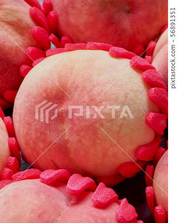 Fresh organic fruit peaches from Korea 56891351