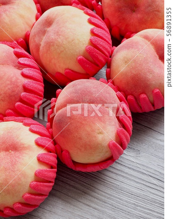 Fresh organic fruit peaches from Korea 56891355