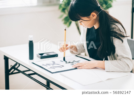 女孩書法 56892147