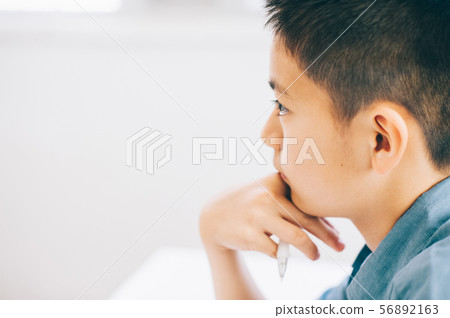 男孩小學學生研究 56892163