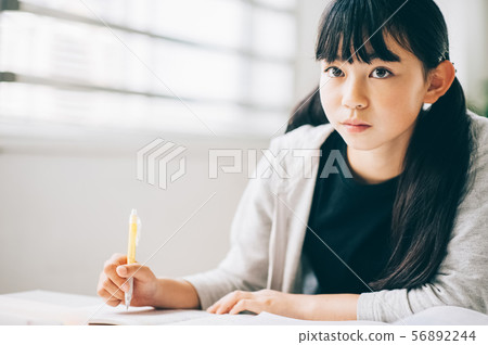 女孩補習學校學習 女孩補習學校學習 56892244