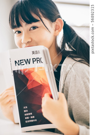 學習英語的女孩 學習英語的女孩 56892315