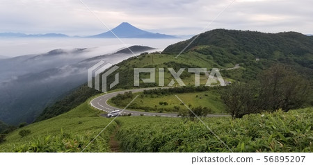 在雲上的道路 56895207