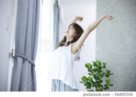女人美容醒來早晨 56895508