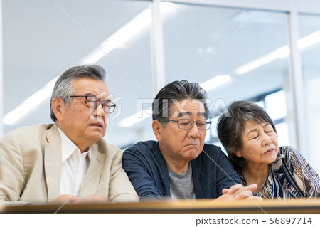 老人 年老 老年人 56897714
