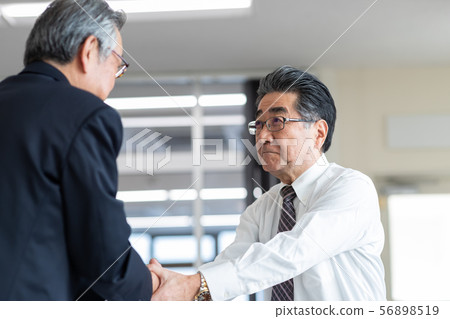 搖動 握手 商務人士 56898519