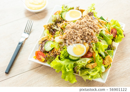Tuna meat and eggs with fresh vegetable salad Tuna meat and eggs with fresh vegetable salad 56901122