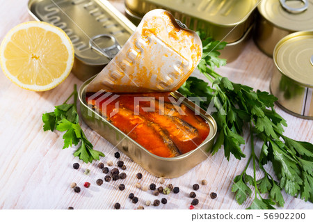 Canned sardines in tomato sauce Canned sardines in tomato sauce 56902200
