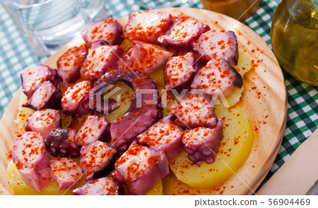 Pulpo a la gallega 56904469