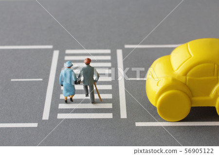 Safe traffic society that protects manners 56905122