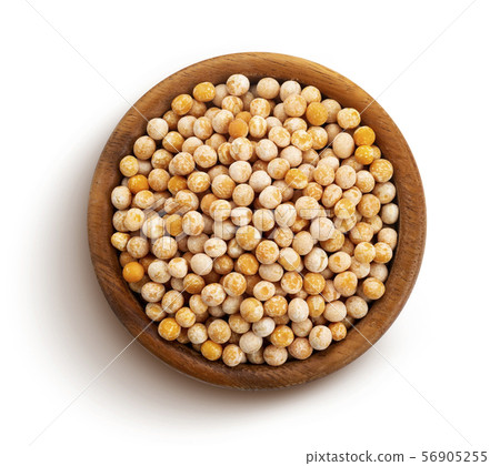 Dry peas isolated on white background, top view 56905255