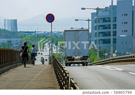 大阪，Konohana橋的風景 56905799