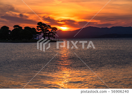 《島根縣》日落著名景點真ji湖的夜景 56906240