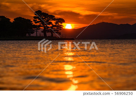 《島根縣》日落著名景點真ji湖的夜景 56906250