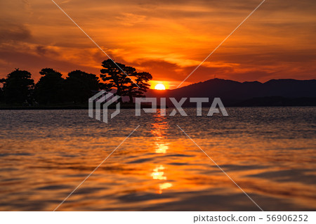 《島根縣》日落著名景點真ji湖的夜景 56906252