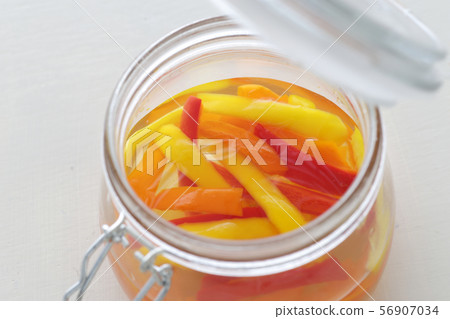 使用顏色胡椒和辣椒粉的醃汁 56907034