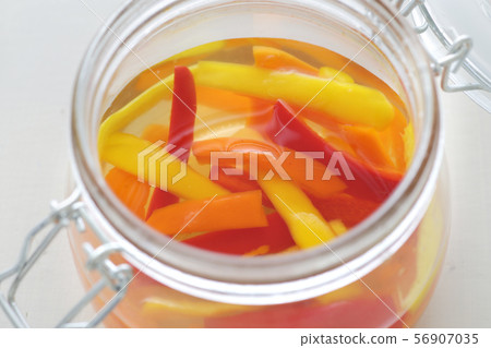 使用顏色胡椒和辣椒粉的醃汁 56907035