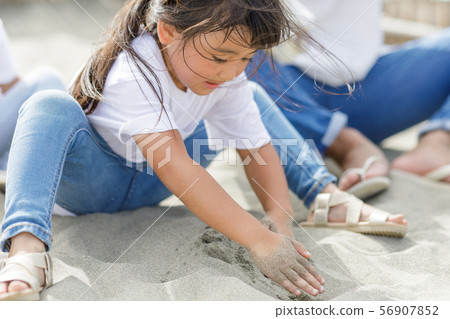 Playing sand 56907852