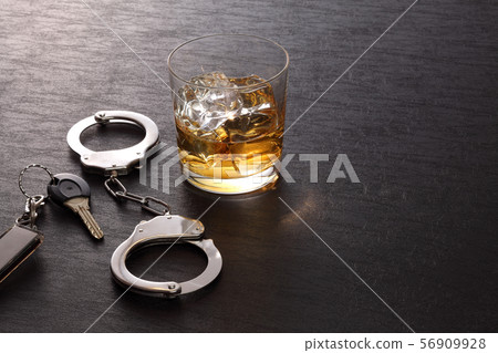 酒後駕車的形象 56909928