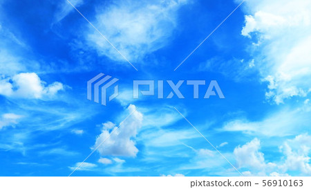 盛夏藍天和白色雲彩環境美化 56910163