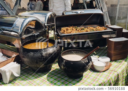 Close-up appetizing pilaf with gravy chicken beef Close-up appetizing pilaf with gravy chicken beef 56910188
