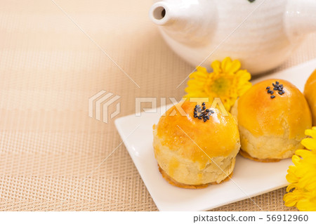 Mid-Autumn Festival Moon cake Geppei 56912960