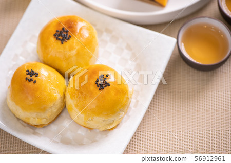 Mid-Autumn Festival Moon cake Geppei 56912961