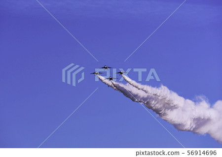 Blue sky, sky, image (blue impulse aerobatic flight) 56914696