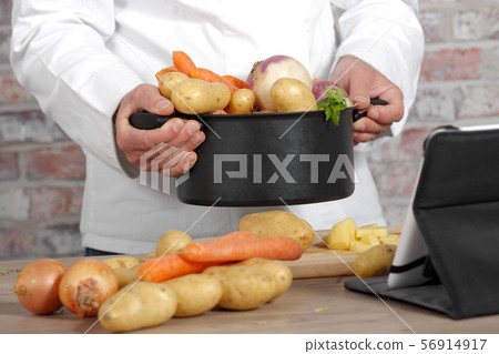 Vegetables for the preparation of pot-au-feu Vegetables for the preparation of pot-au-feu 56914917