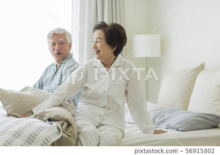 Senior couple Senior couple 56915802