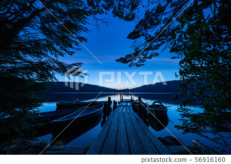 在Shirakoma池塘的黎明之前 56916160