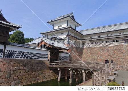 [Ishikawa Prefecture] Kanazawa Castle under the clear sky 56923785